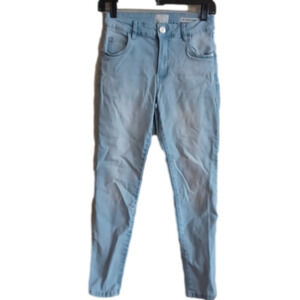 91 Cotton On Mid Grazer Skinny jeans. Size 6. Lightwash. Tiny hole.